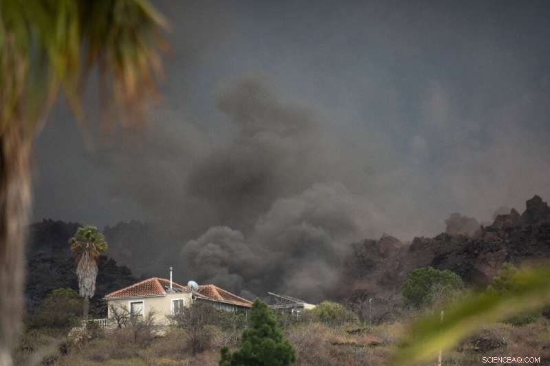 Flights Cancelled Amid New Volcanic Eruptions in the Canary Islands