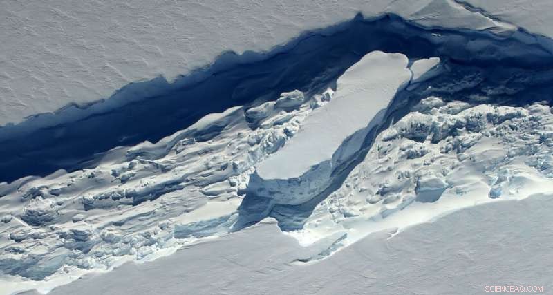 Scientists Reveal Growing Threat to Antarctica’s Floating Ice Shelves