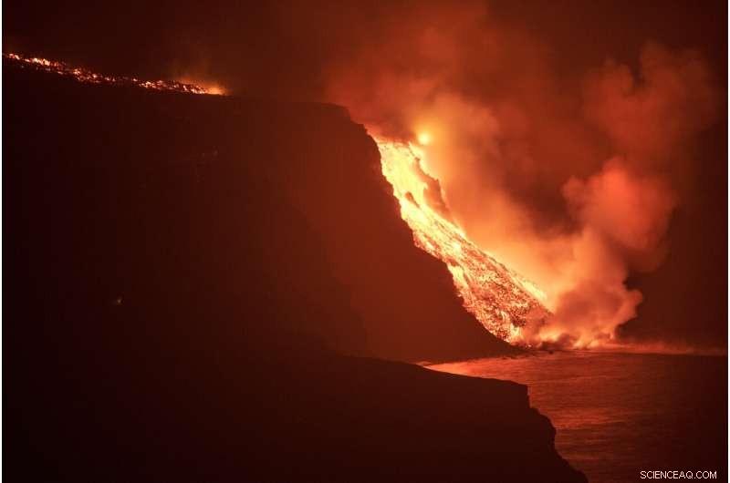 La Palma Volcano’s Lava Reaches the Atlantic, Signifying a Historic Event