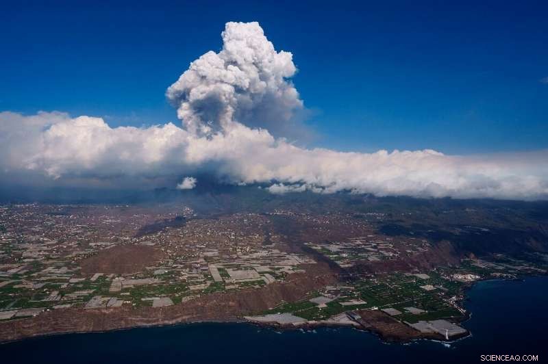 Cumbre Vieja Volcano Lava Enters Ocean, Heightens Toxic Gas Concerns