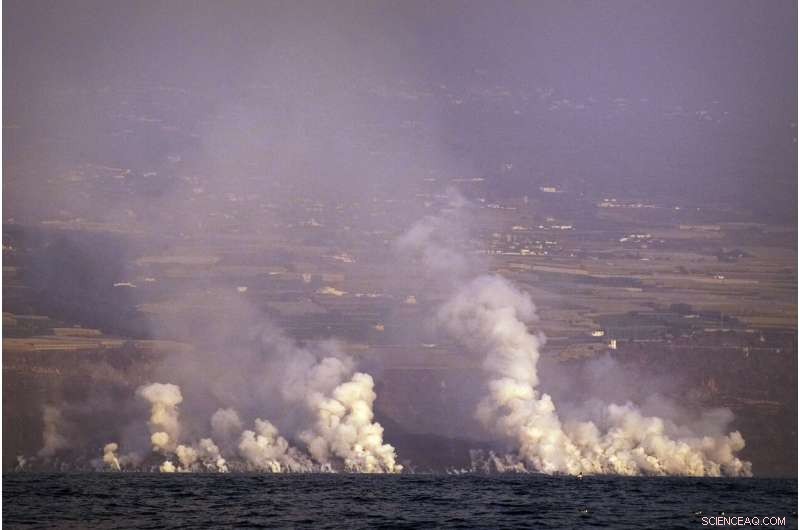 Canary Island Volcano Forms New Fissure During Ongoing Eruption