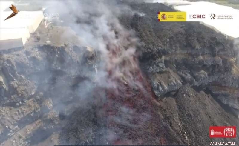 La Palma Volcano Intensifies Activity, New Fissure Opens – Authorities Monitor Situation