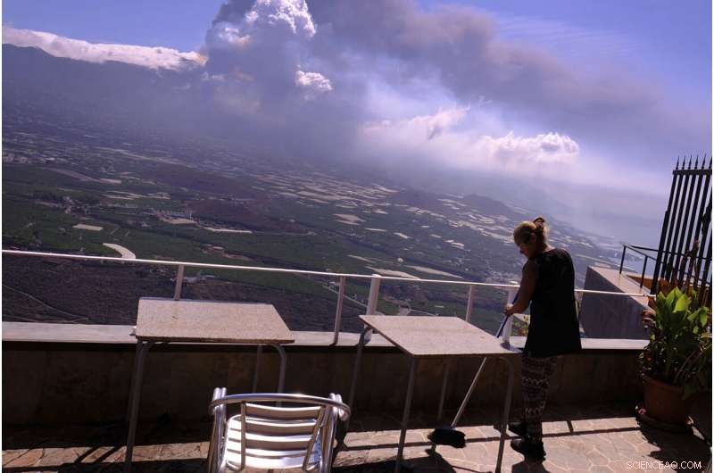 La Palma Volcano Erupts: Lava Surge After Crater Collapse Threatens Thousands