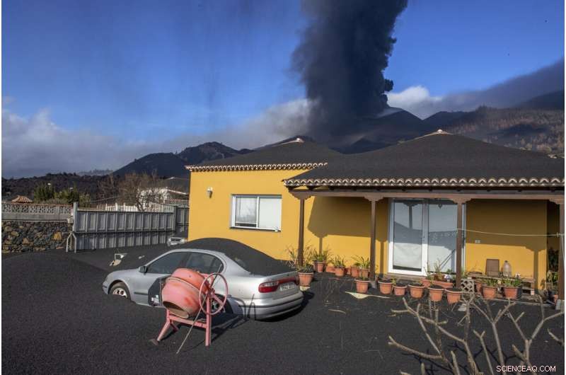 Volcán de La Palma reaviva: erupción más intensa y lava más densa