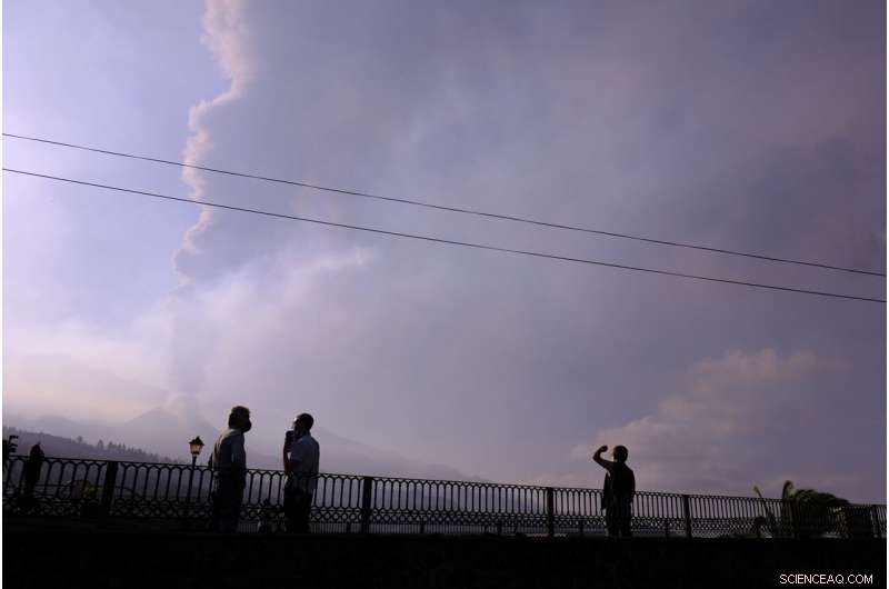 La Palma Volcano Eruption Halts Flights; Area Remains on High Alert