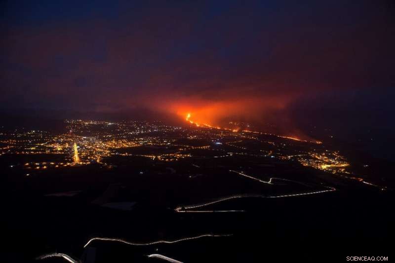Cumbre Vieja Volcano Triggers Mass Evacuation on La Palma, Canary Islands