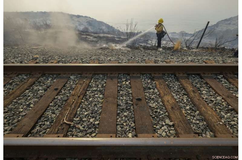 Massive Wildfire Threatens Southern California Coastal Mountains, Roadways Shut