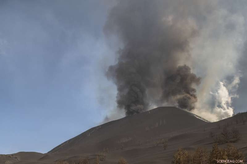 Canary Island Volcano’s Lava Flow Compared to Tsunami – Impact and Precautions
