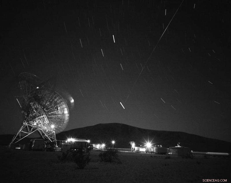 Echo 1 Satellite s First Pass Over Goldstone Tracking Station: A Historic NASA Moment