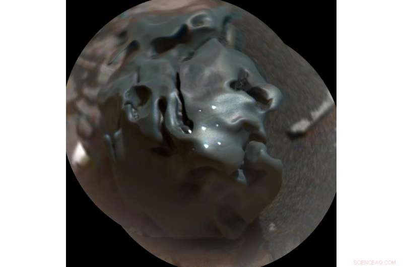 Curiosity Rover Investigates Mysterious Iron Meteorite on Mars