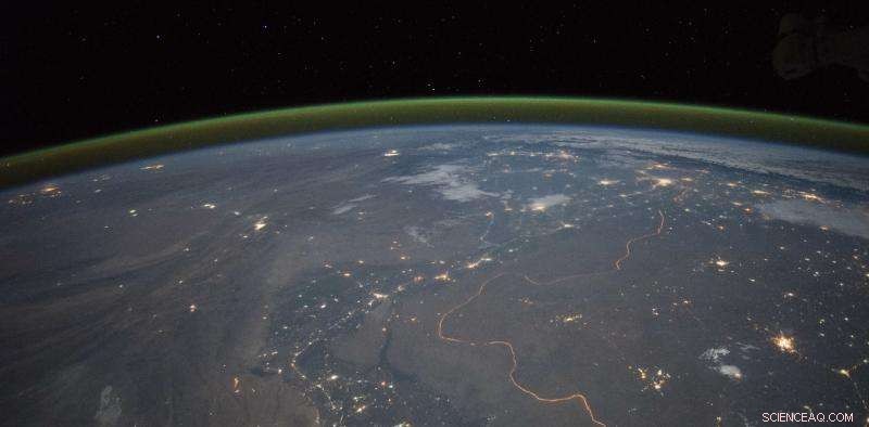 Exploring the Green Airglow: What Aurora Hunters Are Seeing in the UK Sky