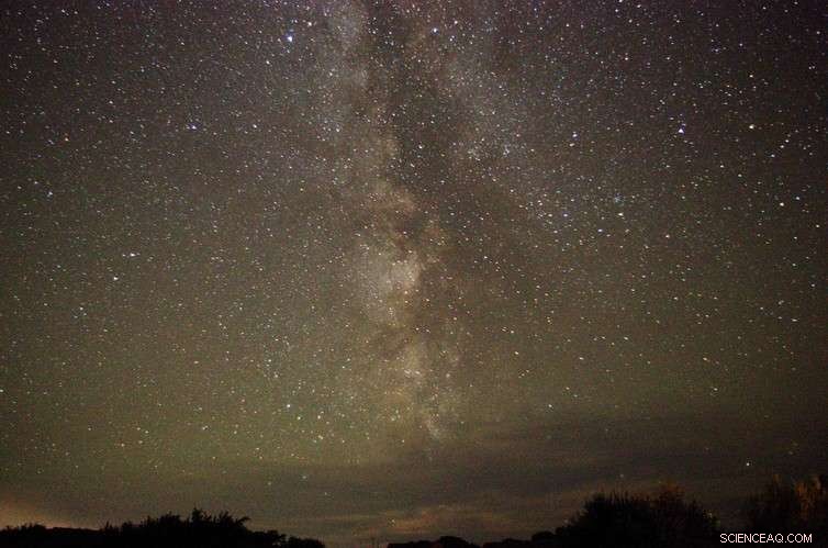 Exploring the Green Airglow: What Aurora Hunters Are Seeing in the UK Sky