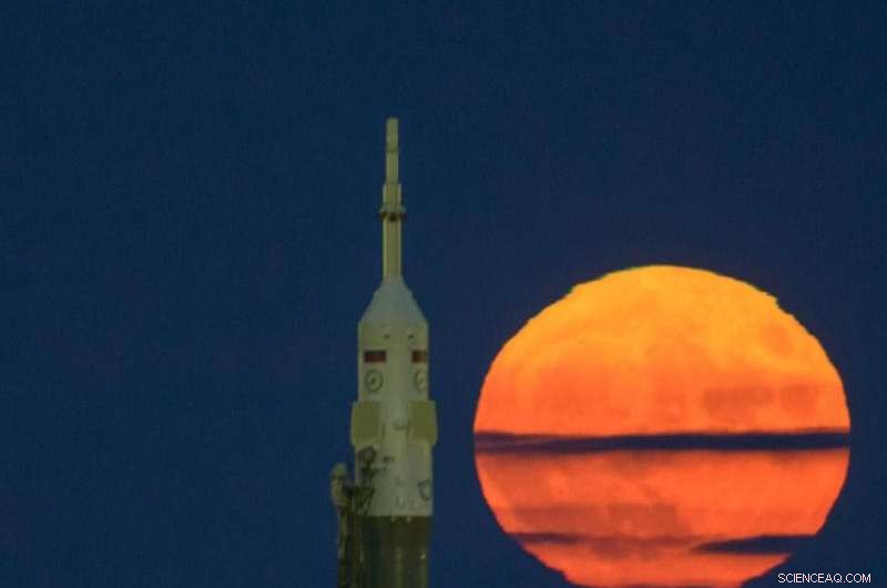Supermoon Over Soyuz Launch: Expedition 50 at Baikonur Cosmodrome