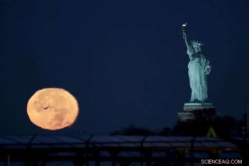 Supermoon Spectacle: Global Photo Gallery of the Moon’s Close Encounter