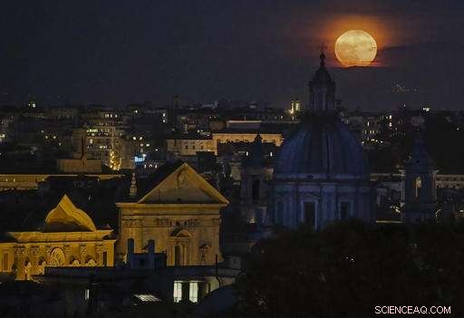 Supermoon Spectacle: Global Photo Gallery of the Moon’s Close Encounter