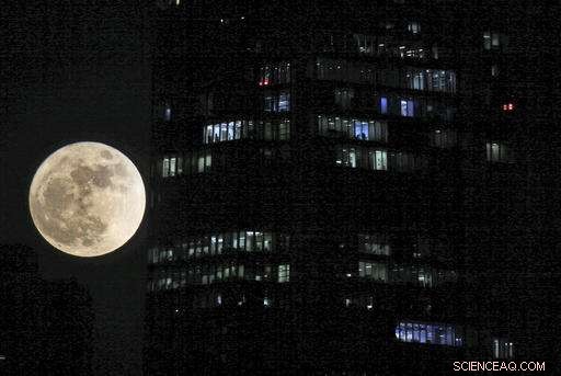 Supermoon Spectacle: Global Photo Gallery of the Moon’s Close Encounter