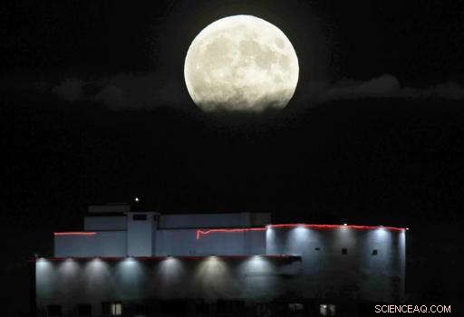 Supermoon Spectacle: Global Photo Gallery of the Moon’s Close Encounter