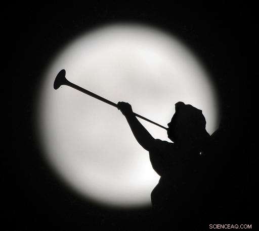 Supermoon Spectacle: Global Photo Gallery of the Moon’s Close Encounter