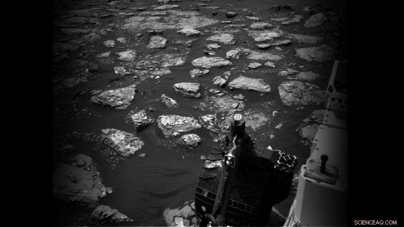 Curiosity Rover Team Investigates Unexpected Drill Pause at Mount Sharp