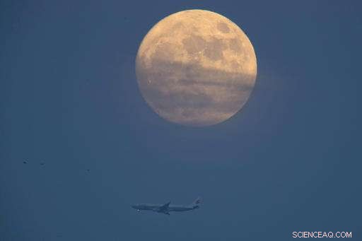 China Enjoys Unobstructed View of Another Supermoon