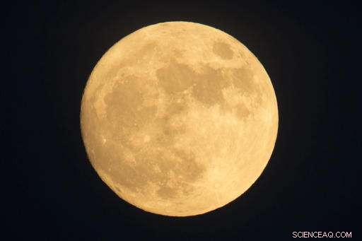 China Enjoys Unobstructed View of Another Supermoon