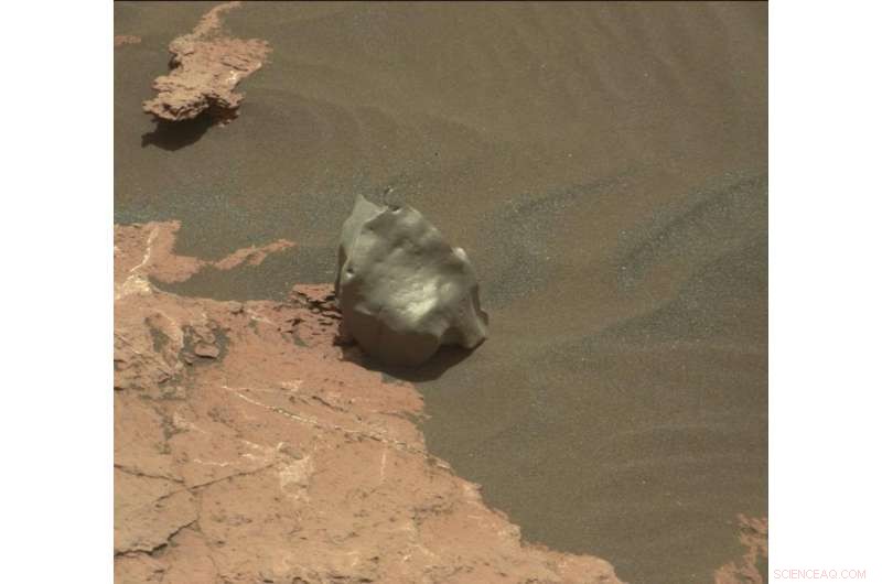 Curiosity Rover Detects Possible New Meteorite on Mars