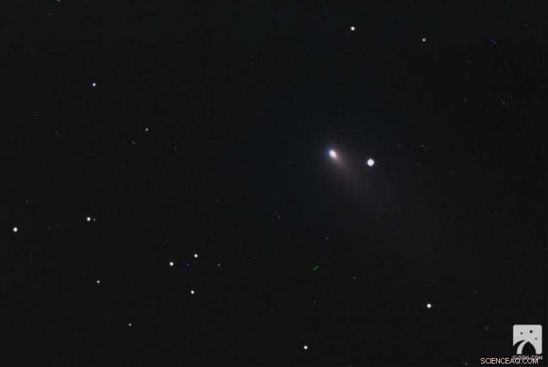 Slooh Captures Stunning Breakup of Comet 73P/Schwassmann-Wachmann Near Earth