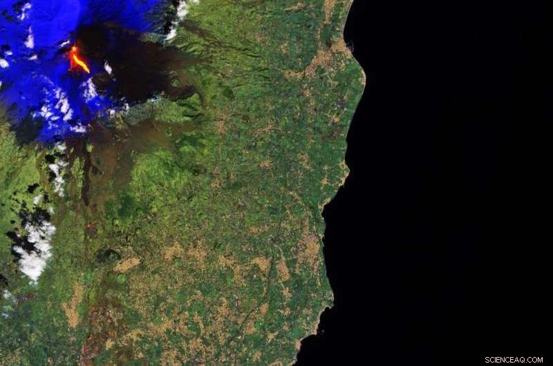 Live Satellite Capture: Mount Etna’s Lava Flow Revealed by Sentinel‑2A
