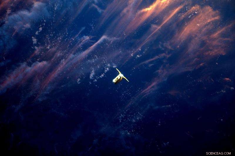 Cygnus Spacecraft Approaches the ISS During Sunset – Stunning ESA/NASA Image