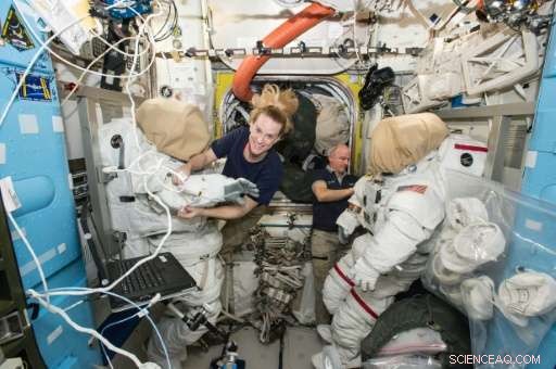 Audit Finds NASA Spacesuits Over Budget, Delayed Delivery