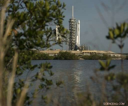 SpaceX Launch Delayed Until Saturday Due to Lightning Strike