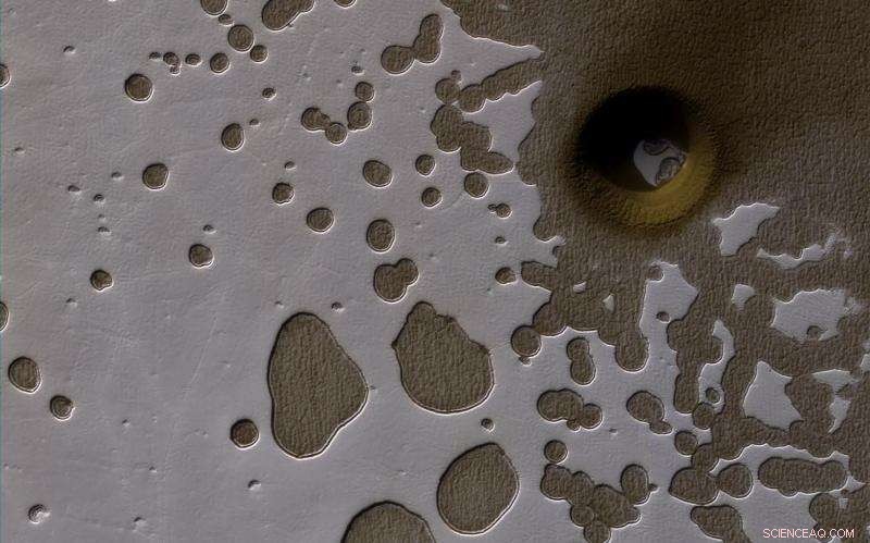 New NASA MRO Image Reveals Mysterious Formation at Mars’s South Pole