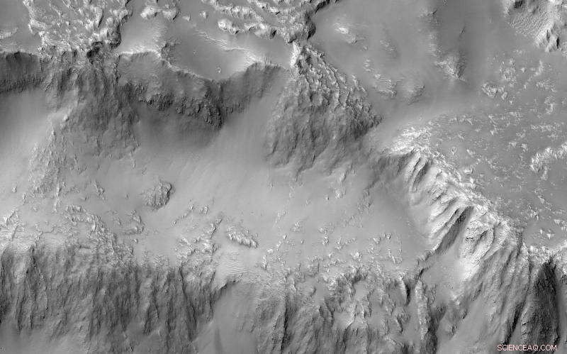 NASA Reveals Mars’ ‘Niagara Falls’: A Stunning Lava Flow