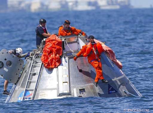 NASA Astronauts Train for Water Landings in Texas Ahead of Mars Mission