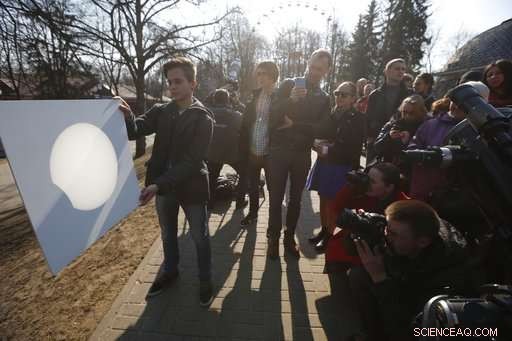 Science Confirms: Essential Solar Viewing Equipment for Safe Eclipse Observation