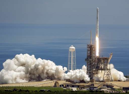 SpaceX Sends Experiments and Ice Cream to the ISS in Latest Launch