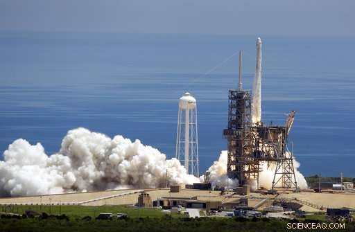 SpaceX Sends Experiments and Ice Cream to the ISS in Latest Launch