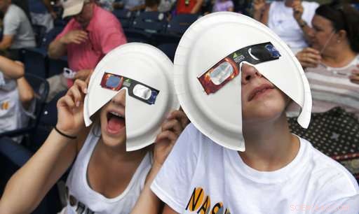 United States Witnesses Stunning Solar Eclipse: A Moment of Collective Awe