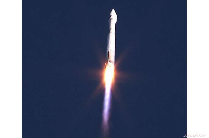 Atlas V lifts off from Cape Canaveral with NASA s TDRS-M satellite