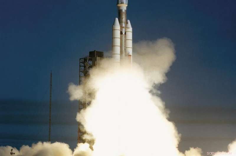 After 40 Years, Voyager Probes Remain in Contact with Australia from the Solar System s Edge