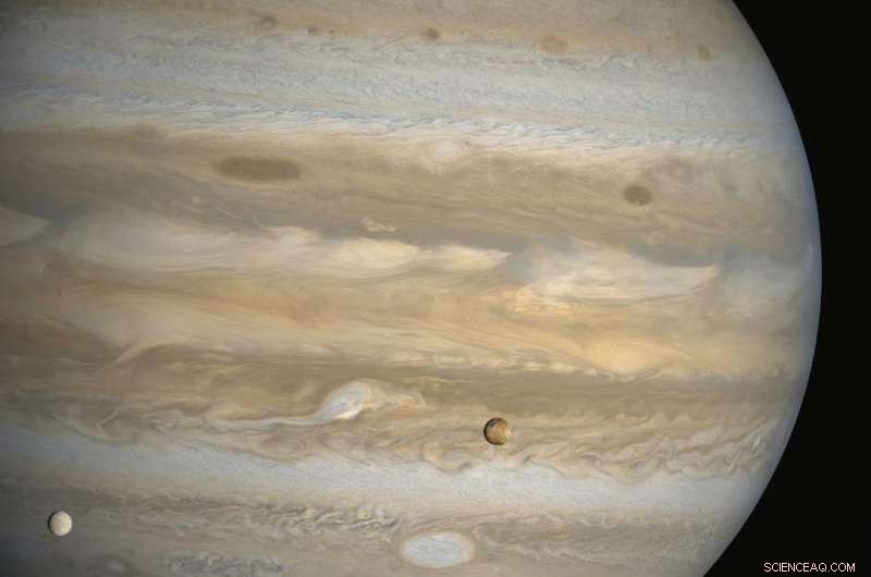 After 40 Years, Voyager Probes Remain in Contact with Australia from the Solar System s Edge