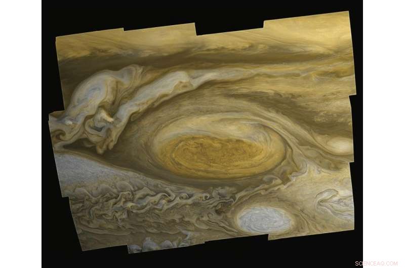 After 40 Years, Voyager Probes Remain in Contact with Australia from the Solar System s Edge