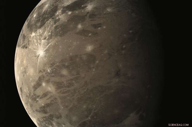 After 40 Years, Voyager Probes Remain in Contact with Australia from the Solar System s Edge