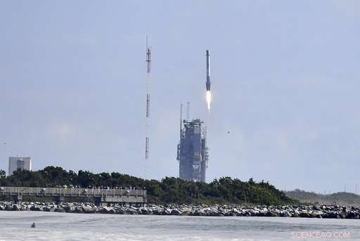SpaceX Launches Unmanned X‑37B Mini Shuttle from Kennedy Space Center