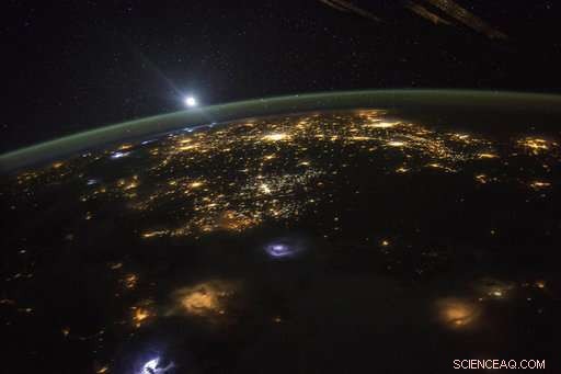 NASA Astronaut s Memoir Reveals Unvarnished Insights Into a Record-Breaking Year in Space