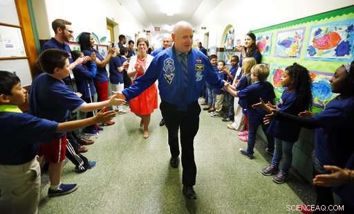 NASA Astronaut s Memoir Reveals Unvarnished Insights Into a Record-Breaking Year in Space