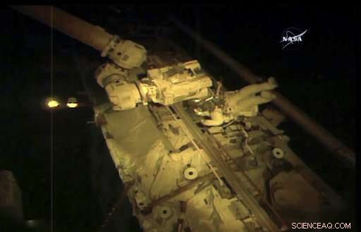 Spacewalking Astronaut Overcomes Tether Failure and Jetpack Issue (Update)