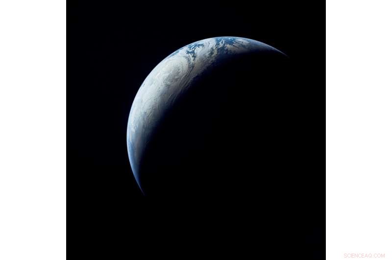 Apollo 4: Earth View from 10,000 Miles – NASA’s Historic Uncrewed Test