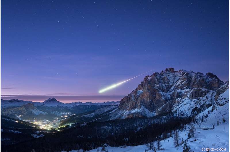 Spectacular Autumn Fireball Over Germany – 2017 Meteoroid Event