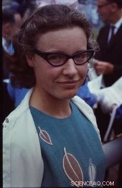 Jocelyn Bell s 1974 Pulsar Discovery: Transforming Our Understanding of the Cosmos